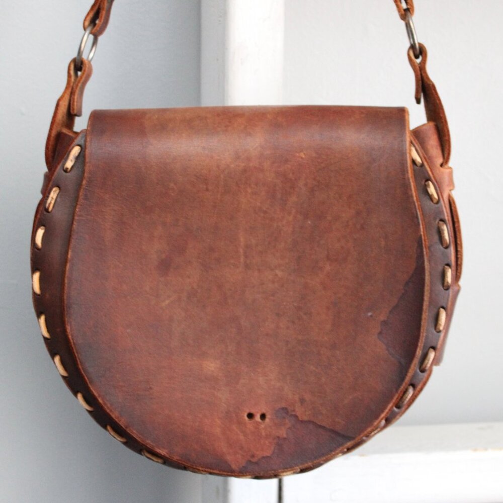Vintage 70's Tooled Brown Full Grain Leather Saddle Crescent Shoulder Bag Purse - Picture 3 of 7